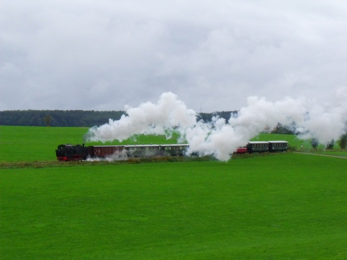 99&nbsp;716&nbsp;Tv mit Zug Warthausen->Ochsenhausen, Steigung bei Wennedach (immer noch im Regen), um 15:25h am 18.09.2011