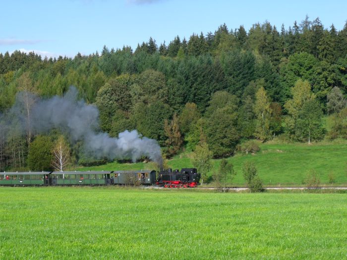 99&nbsp;716&nbsp;Tv mit Zug Warthausen-Ochsenhausen, Steigung bei Wennedach, um 15:25h am 09.10.2011