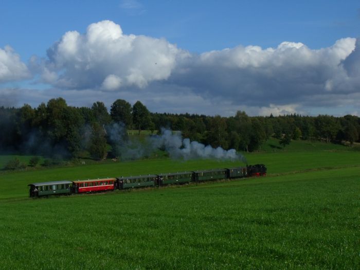 99&nbsp;716&nbsp;Tv mit Zug Warthausen-Ochsenhausen, Steigung bei Wennedach, um 15:25h am 09.10.2011