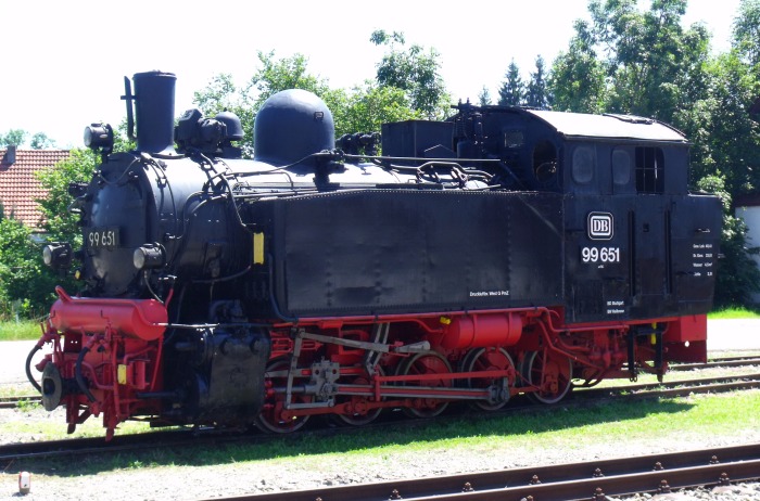 99&nbsp;651 wird präsentiert in Ochsenhausen, am 10.07.2016 etwa um 13:15h fotografiert
