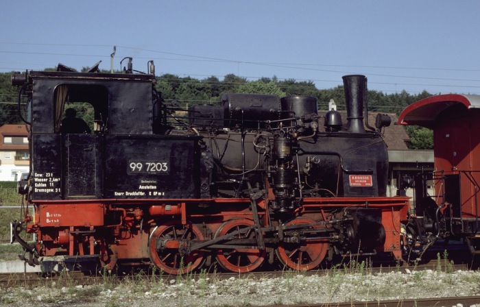 99&nbsp;7203&nbsp;Tv mit Zug aus Oppingen in Amstetten eingetroffen, am 07.08.1994