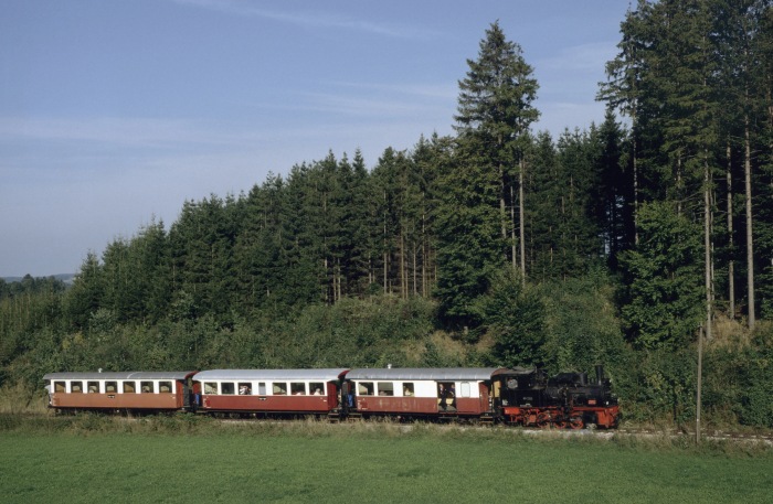 99&nbsp;7203 aufwärts am letzten Berg vor Oppingen, am 04.09.1994