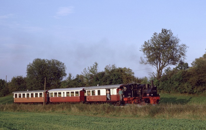99&nbsp;7203 hinter dem Hauptfeldweg-Bahnübergang am oberen Duital, um 17:30h am 25.09.1994