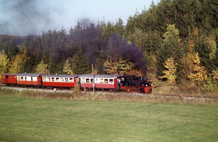 99&nbsp;7203 im Herbstlicht vor Oppingen, am 24.10.2004