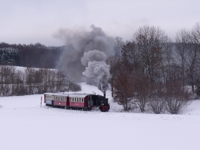 99&nbsp;7203 mit dem Nikolauszug Nr.6 Anfahrt nach Nikolaus-Spezialhalt, um 11:52h am 05.12.2010