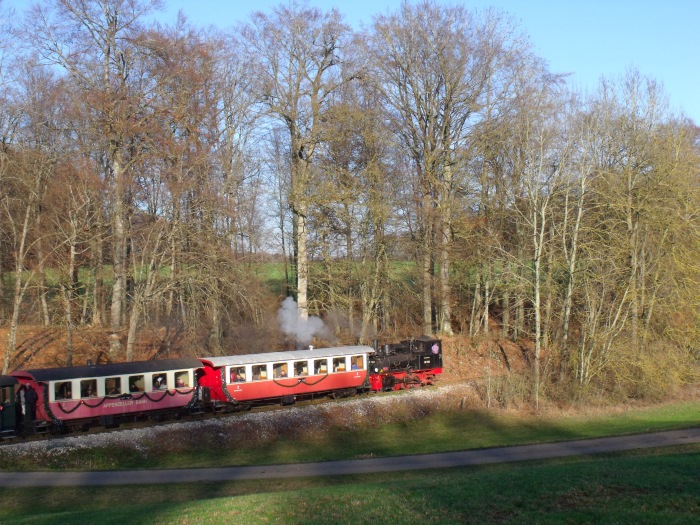 99&nbsp;7203&nbsp;Tv von Oppingen zurück nach Amstetten, fotografiert kurz vor dem Wald mittleres Duital km 3,2, um 14:00h am 06.12.2015