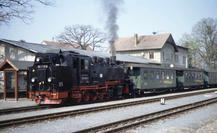 99&nbsp;1775&nbsp;Tv vor P&nbsp;3005 in Radeburg, am 02.04.2007