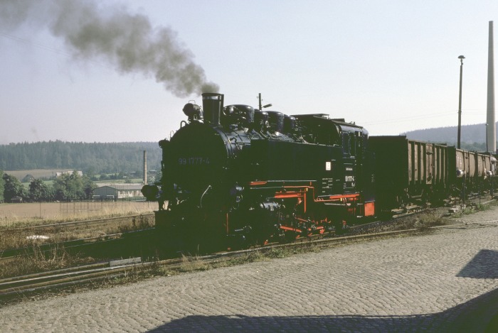 99&nbsp;1777 rangiert an Rollwagengrube in Cranzahl, am 08.09.1989