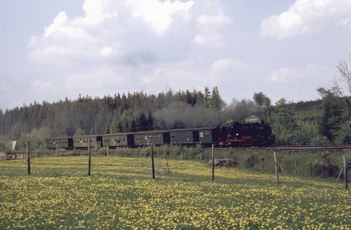 099&nbsp;738 (99&nbsp;773) mit N&nbsp;14315 hinter Kretscham-Rothensehma, am 23.05.1992
