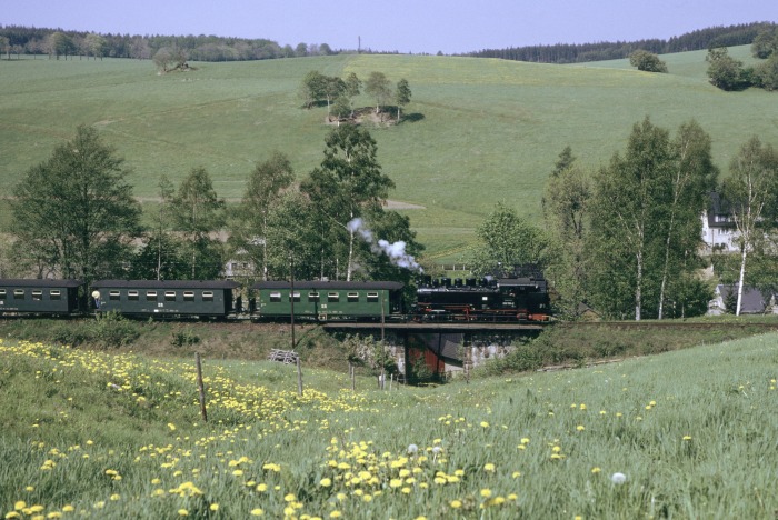 099&nbsp;750 (99&nbsp;786)&nbsp;Tv mit N&nbsp;14310 bei Unterneudorf, um 11:12h am 24.05.1992