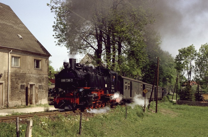 099&nbsp;738 (99&nbsp;773) mit N&nbsp;14307 zwischen Neudorf und Vierenstraße, am 29.05.1992