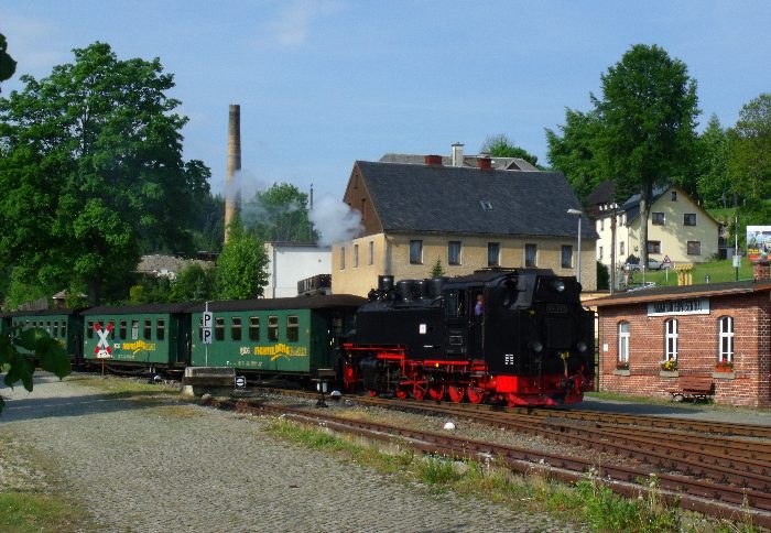 99&nbsp;773&nbsp;Tv mit P&nbsp;1000 einrollend in den Bahnhof Hammerunterwiesenthal, um 8:46h am 29.05.2012