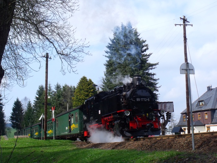 99&nbsp;1772 mit P&nbsp;1007 Ausfahrt Hp Vierenstraße, um 15:27h am 29.04.2017