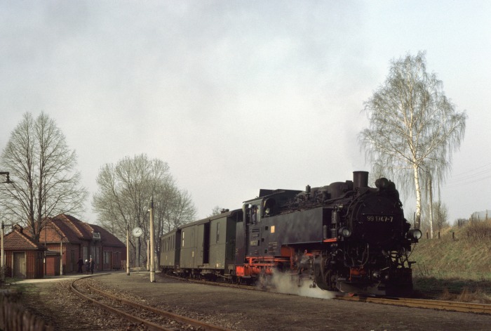 99&nbsp;1747 mit P&nbsp;14269 Abfahrt in Malter, am 24.03.1977