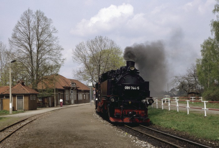 099&nbsp;744 (99&nbsp;780) vor P&nbsp;14165 in Malter, am 30.04.1992
