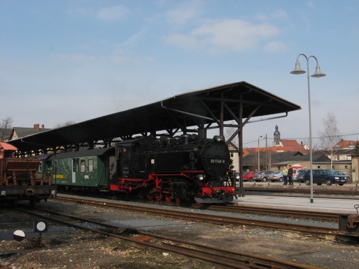 99&nbsp;1746 mit P&nbsp;5004 Ankunft in Dippoldiswalde, um 12:57h am 21.03.2009