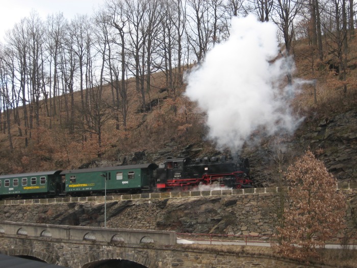 99&nbsp;1746 mit P&nbsp;5008 Ausfahrt Seifersdorf, 17:14h am 22.03.2009