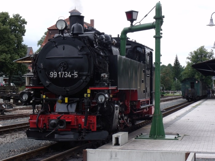 99&nbsp;1734 am Wasserkran am Bahnsteigende in Dippoldiswalde, um 13:04h am 25.07.2011