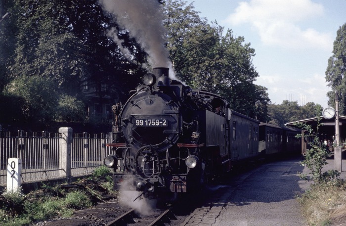 99&nbsp;1759 vor P&nbsp;14074 in Zittau, am 31.08.1989