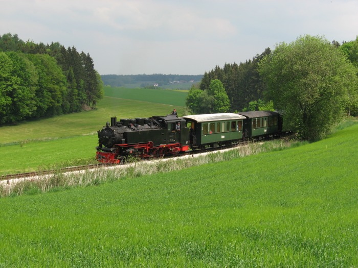 99&nbsp;788 mit Zug ->Warthausen, hinter Reinstetten, am 06.05.2007