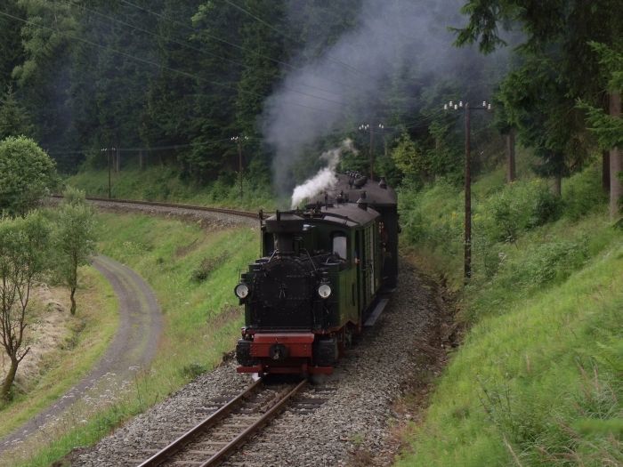 No&nbsp;54 mit Zug Nr.15 im Tal zwischen Schmalzgrube und Schlössel, um 15:29h am 24.07.2011
