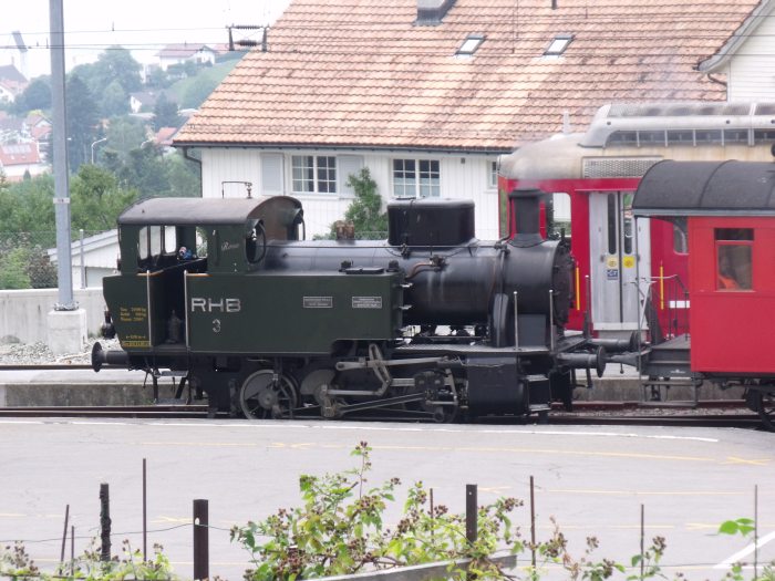 Lok Rosa RHB&nbsp;3 im Bahnhof Heiden wartend, um 12:35h am 04.08.2013
