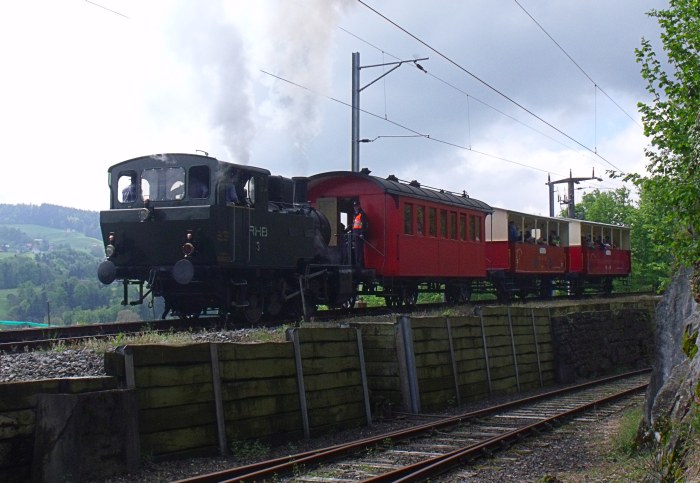 RHB&nbsp;3 Ausfahrt Wienacht-Tobel nach Heiden hoch, um 11:17h am 04.05.2014