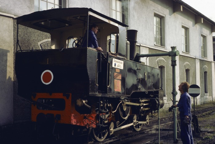 Lok&nbsp;1 im Betriebswerk Jenbach am Wasserkran, am 19.08.1995