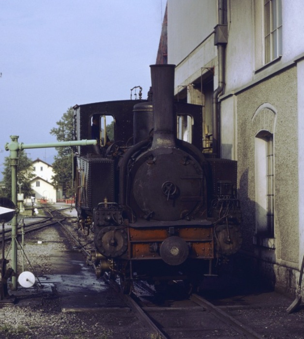 Lok&nbsp;1 im Betriebswerk Jenbach am Wasserkran, am 19.08.1995