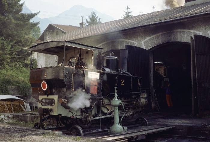 AsB Lok&nbsp;2 im Bw Jenbach auf der Schiebebühne, am 19.08.1995