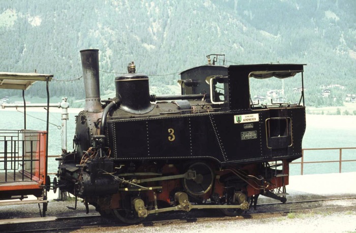 Lok&nbsp;3 vor der Kulisse des Achensees in Seespitz fotografiert, Anfang Juni 1985