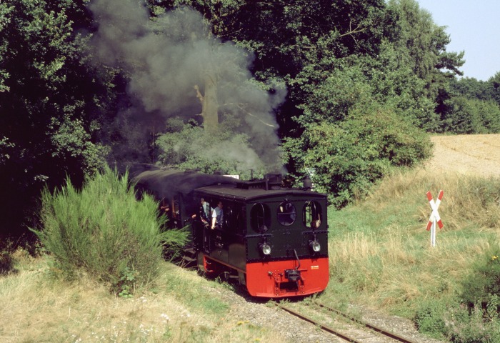 PLETTENBERG mit Zug nach Asendorf, Abfahrt am Hp Vilser Holz, am 25.08.2001
