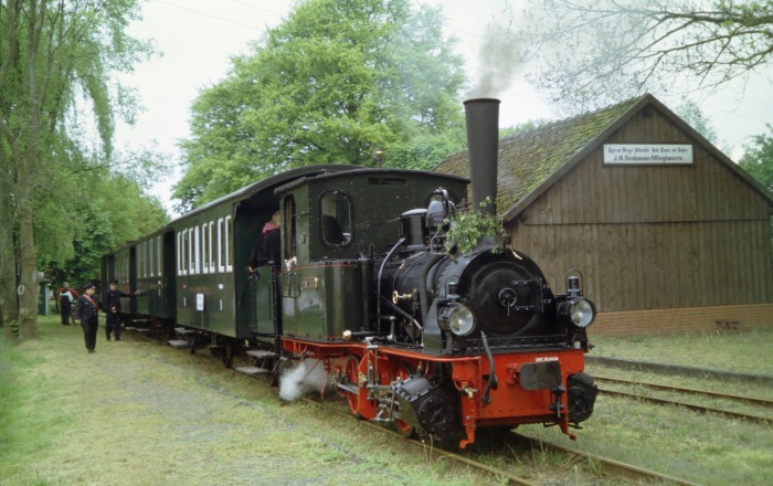Lok FRANZBURG mit P&nbsp;461 in Heiligenberg, am 16.05.2005