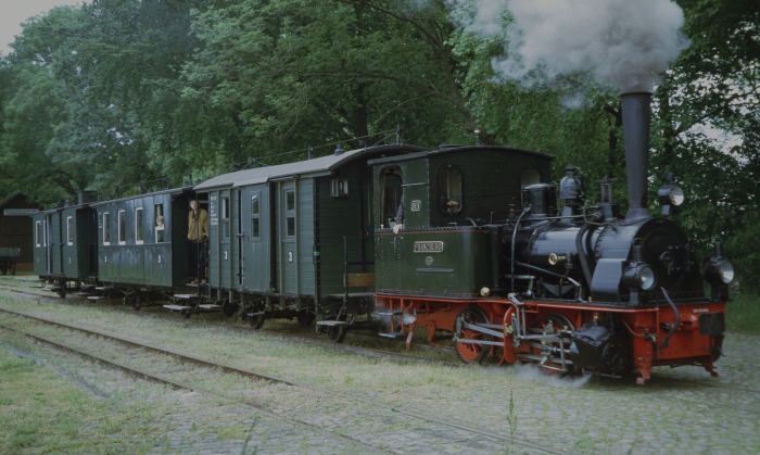 FRANZBURG  vor dem P&nbsp;411 in Heiligenberg, um 12:30h am 04.06.2006