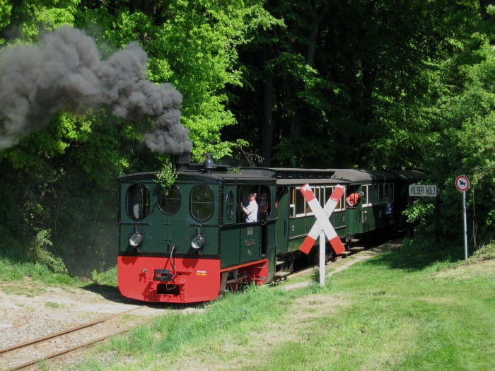 PLETTENBERG mit Zug&nbsp;105 am Hp&nbsp;Vilser&nbsp;Holz, um 11:30h am 11.05.2008
