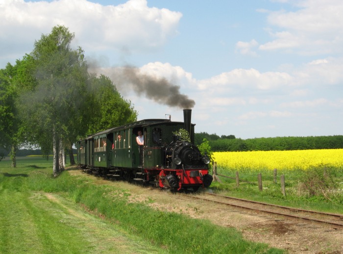 FRANZBURG mit Zug&nbsp;443 vor Heiligenberg, um 15:08h am 11.05.2008