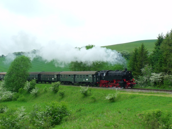 262&nbsp;BB&nbsp; mit Zug Weizen&rarr;Blumberg, nun aufwärts an selben Ort etwa 1km unterhalb von Epfenhofen, um 12:26h am 28.05.2016