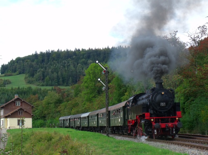 BB&nbsp;262 mit Zug von Weizen nach Blumberg, Ausfahrt Epfenhofen, um 16:32h am 14.09.2018
