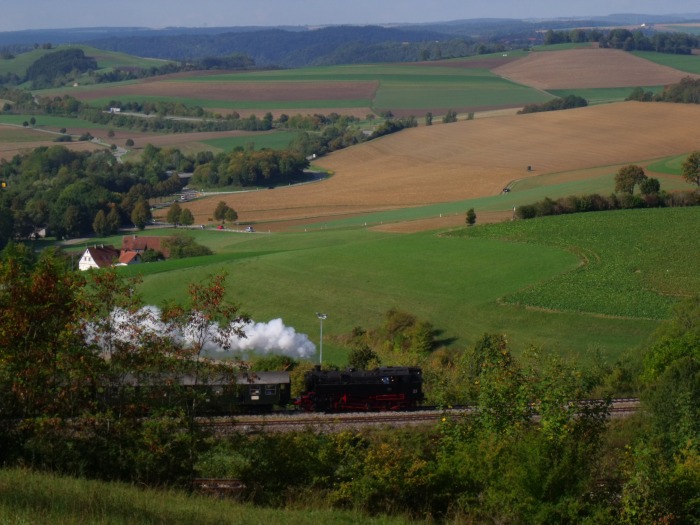 BB&nbsp;262&nbsp;Tv mit Zug von Blumberg nach Weizen abwärts, ausfahrend Epfenhofen, um 10:23h am 15.09.2018