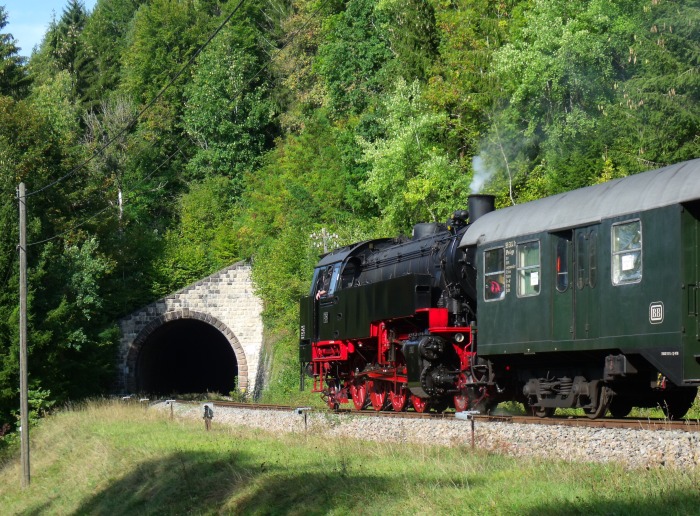 BB&nbsp;262&nbsp;Tv mit Zug von Blumberg nach Weizen abwärts, hinter Ausfahrt Grimmelshofen, um 10:53h am 15.09.2018