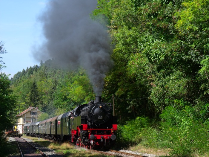 BB&nbsp;262 mit Zug von Weizen nach Blumberg, Ausfahrt Grimmelshofen, um 11:59h am 15.09.2018