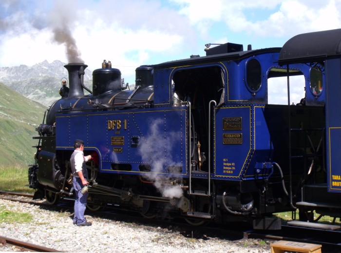 Lok FO&nbsp;1 alias DFB&nbsp;1 in der Station Furka, um 15:20h am 22.08.2014