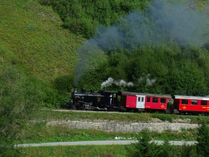 B.F.D.&nbsp;9 mit Zug Nr.133 (&rarr;Oberwald) zu Beginn des Zahnstangenabschnitts kurz vor den Wilerbrücken, um 10:22h am 27.08.2017