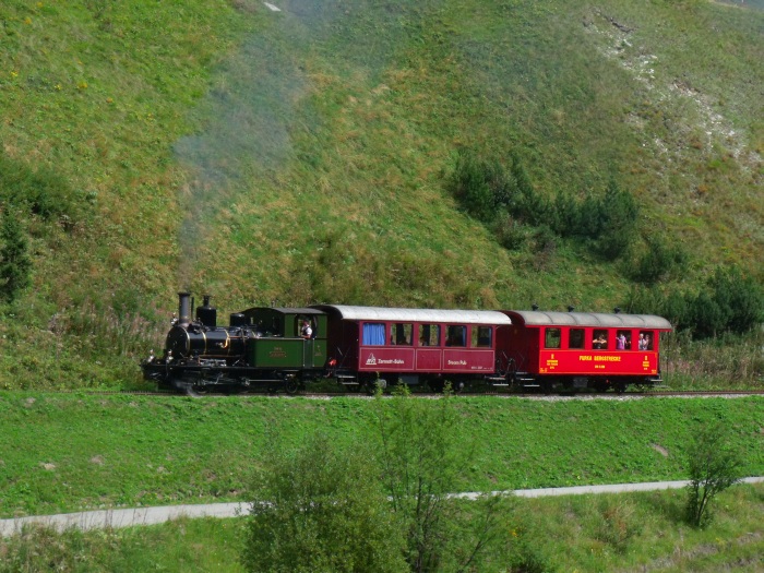 Lok&nbsp;6 (ex VZ) WEISSHORN mit Zug Nr.139 nach Gletsch, kurz vor den Wilerbrücken, um 11:19h am 27.08.2017