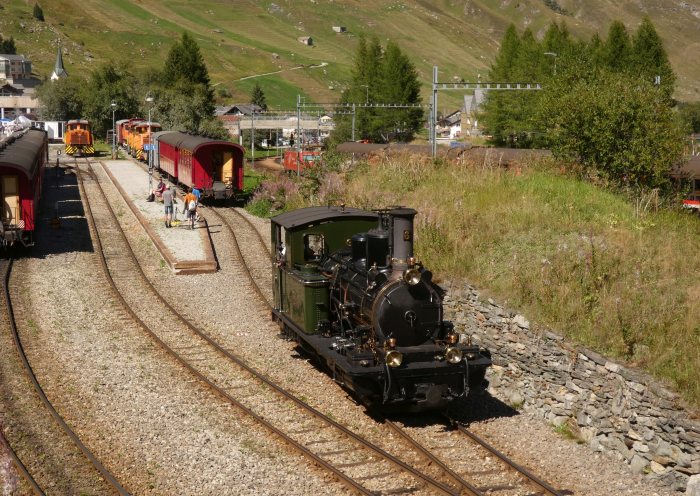 Nr. 6 WEISSHORN fährt im Bahnhof Realp als Lz los Richtung Remise, um 15:56h am 13.08.2022