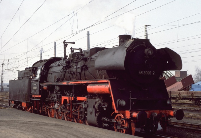58&nbsp;3006 Umsetzen im Bahnhof Glauchau, am 10.03.1977