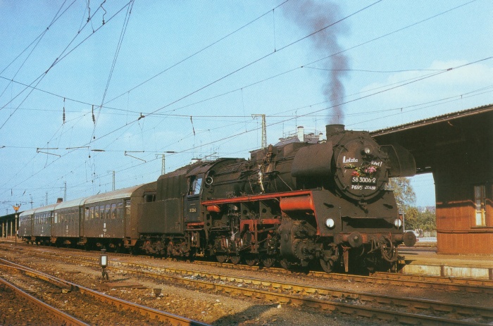 58&nbsp;3006 vor P&nbsp;6075 in Gößnitz, am 27.09.1980