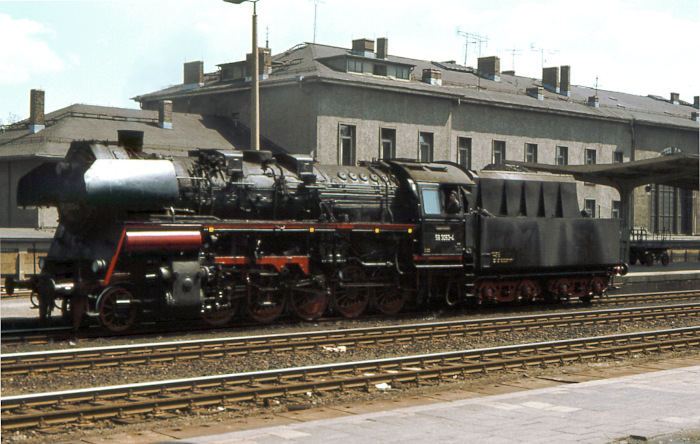 58&nbsp;3053 fährt als Lz durch den Bahnhof Gera Hbf, im Oktober 1978
