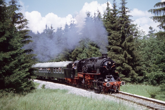 58&nbsp;311  Sonderzug->Gerstetten, Steigung im Wald hinter Amstetten, 01.07.2006