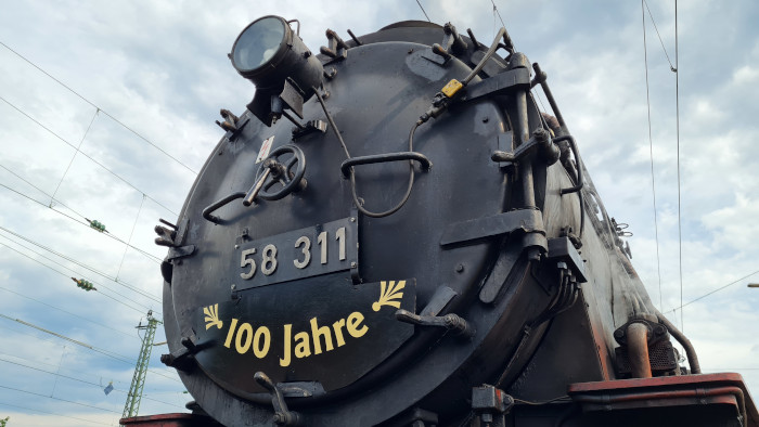 Jubiläums-Anschrift an der Rauchkammer der 58&nbsp;311